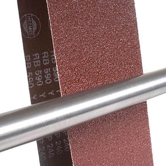 Das Konglomerat-Schleifband für stationäre Bandschleifmaschinen soll mit der konstanten Schleifleistung rechenbare Vorteile im Produktionsprozess bieten. Das Konglomerat-Schleifband für stationäre Bandschleifmaschinen soll mit der konstanten Schleifleistung rechenbare Vorteile im Produktionsprozess bieten.