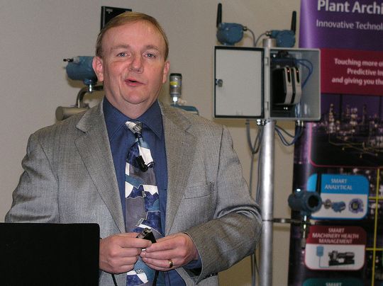 Peter Zornio, Chief Strategic Officer bei Emerson Process Management, stellt bei allen Neu-Entwicklungen den Mensch in das Zentrum der Überlegungen. Erste Auswirkungen hat das bereits durch neue Produkte mit intuitiv zu bedienenden Nutzoberflächen. Peter Zornio, Chief Strategic Officer bei Emerson Process Management, stellt bei allen Neu-Entwicklungen den Mensch in das Zentrum der Überlegungen. Erste Auswirkungen hat das bereits durch neue Produkte mit intuitiv zu bedienenden Nutzoberflächen.