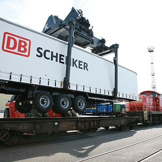 Der Zoll stuft einen AEO-zertifizierten Dienstleister wie die Schenker Deutschland AG automatisch als sicheren Partner ein. Bild: Schenker Der Zoll stuft einen AEO-zertifizierten Dienstleister wie die Schenker Deutschland AG automatisch als sicheren Partner ein. Bild: Schenker