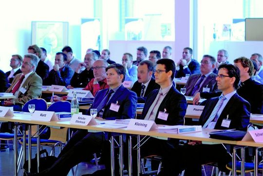 Gebannte Aufmerksamkeit: Fast 70 Teilnehmer lockte das 7. PROCESS-Pumpenseminar auch in diesem Jahr wieder ins Frankenland. Gebannte Aufmerksamkeit: Fast 70 Teilnehmer lockte das 7. PROCESS-Pumpenseminar auch in diesem Jahr wieder ins Frankenland.