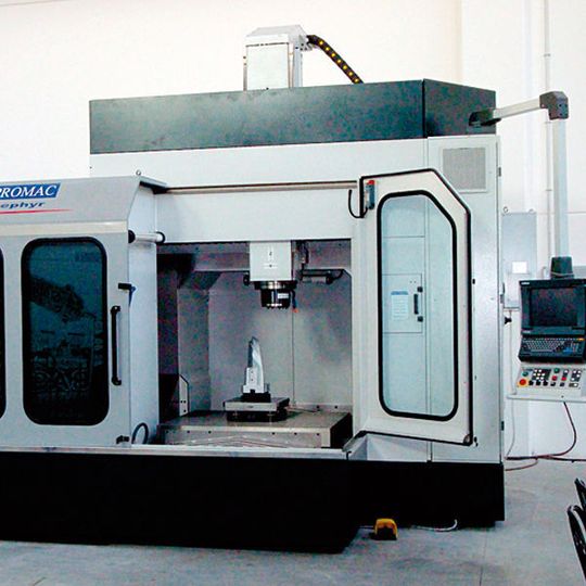 Das Fünf-Achs-Bearbeitungszentrum mit Drehtisch Zephyr VTR von Promac eignet sich für Werkstücke mit einer Kantenlänge bis 1000 mm. Bild: Promac Das Fünf-Achs-Bearbeitungszentrum mit Drehtisch Zephyr VTR von Promac eignet sich für Werkstücke mit einer Kantenlänge bis 1000 mm. Bild: Promac