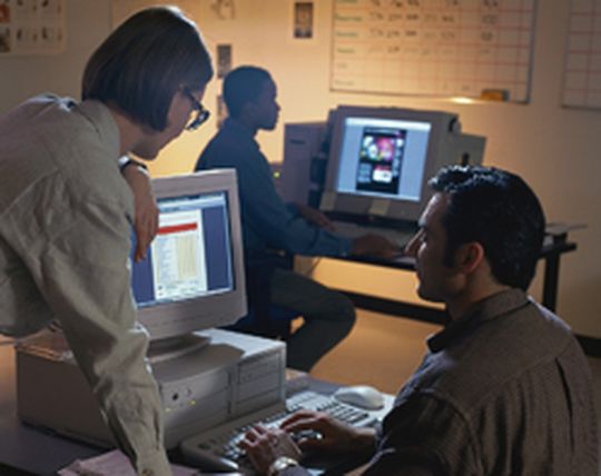 Gewaltenteilung: In der IT sorgen rollenbasierte Berechtigungen und das Vier-Augen-Prinzip für mehr Sicherheit. Gewaltenteilung: In der IT sorgen rollenbasierte Berechtigungen und das Vier-Augen-Prinzip für mehr Sicherheit.