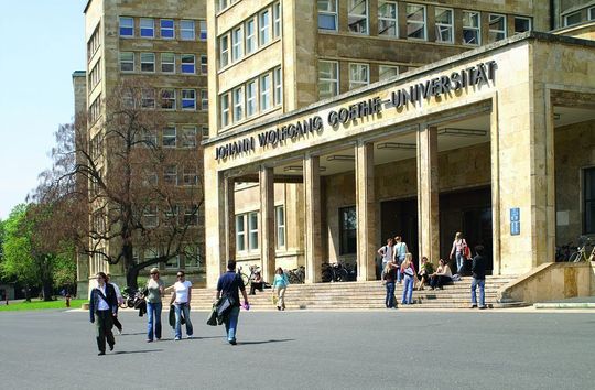 Speichervirtualisierung auf hohem Niveau: Die Goethe-Universität erneuert das SAN. Speichervirtualisierung auf hohem Niveau: Die Goethe-Universität erneuert das SAN.