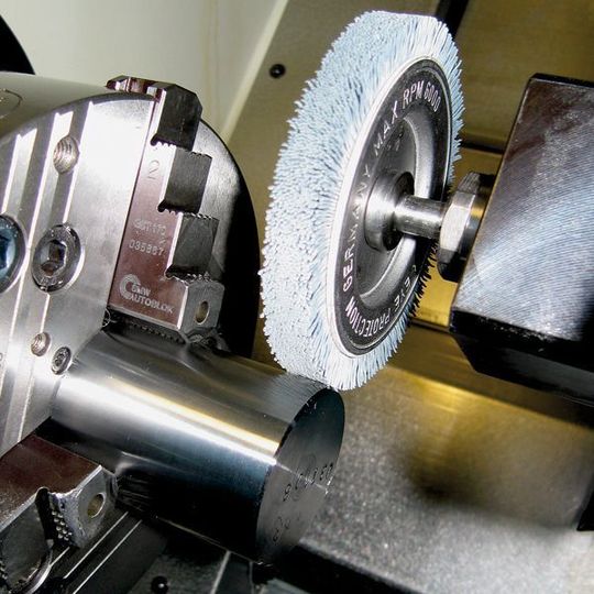 Die Feinbearbeitung von Kfz-Komponenten durch Bürstspanen; das Erzeugen des Steuerprogramms erfolgt analog zur Dreh- oder Fräsbearbeitung mit CAD/CAM-Systemen. Bild: Verfasser Die Feinbearbeitung von Kfz-Komponenten durch Bürstspanen; das Erzeugen des Steuerprogramms erfolgt analog zur Dreh- oder Fräsbearbeitung mit CAD/CAM-Systemen. Bild: Verfasser