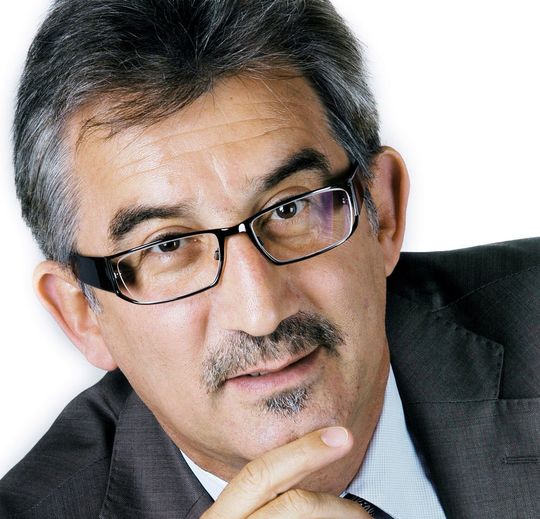 Dimosthenis Bardoukas war vor seinem Wechsels zur ElectronicNetwork-Gruppe in der EMS, Automobil- und Automationsbranche tätig Dimosthenis Bardoukas war vor seinem Wechsels zur ElectronicNetwork-Gruppe in der EMS, Automobil- und Automationsbranche tätig