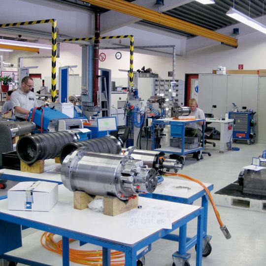 Anstatt die komplette Welle zu ersetzen, wird bei geteilten Wellen nur die Werkzeugaufnahme ausgetauscht. Dies spart 30% der Reparaturkosten. Bild: Weiss Anstatt die komplette Welle zu ersetzen, wird bei geteilten Wellen nur die Werkzeugaufnahme ausgetauscht. Dies spart 30% der Reparaturkosten. Bild: Weiss