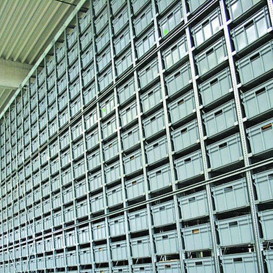 Meta installierte den Stahlbau im neuen AKL von Mahle Industriefiltration in nur zwei Wochen. Bild: Meta-Regalbau Meta installierte den Stahlbau im neuen AKL von Mahle Industriefiltration in nur zwei Wochen. Bild: Meta-Regalbau