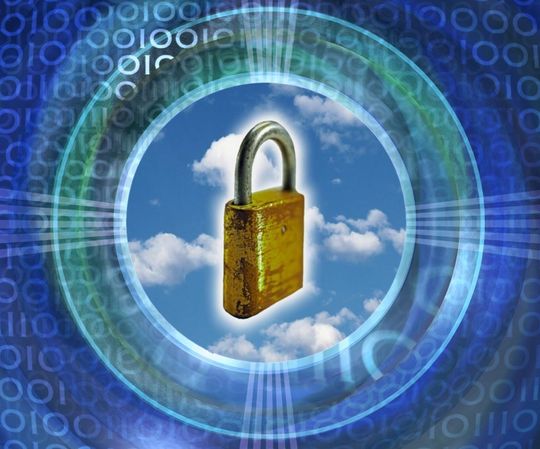 Daten „in der Cloud“ stehen physikalisch nicht mehr unter Kontrolle der Unternehmen und müssen daher besonders gut geschützt sein. Daten „in der Cloud“ stehen physikalisch nicht mehr unter Kontrolle der Unternehmen und müssen daher besonders gut geschützt sein.