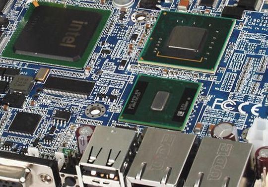 Embedded-Board: Typisch sind hochlage Multilayer dichtbestückt mit hochpoligen BGAs und SMD-Bauteilen der kleinsten Bauformen Embedded-Board: Typisch sind hochlage Multilayer dichtbestückt mit hochpoligen BGAs und SMD-Bauteilen der kleinsten Bauformen