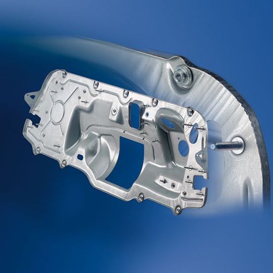 Mechanisch gefügte Befestigungselemente wie Muttern und Bolzen werden in der Automobilindustrie vor allem bei Karosserieteilen erfolgreich eingesetzt. Bild: Profil Verbindungstechnik Mechanisch gefügte Befestigungselemente wie Muttern und Bolzen werden in der Automobilindustrie vor allem bei Karosserieteilen erfolgreich eingesetzt. Bild: Profil Verbindungstechnik