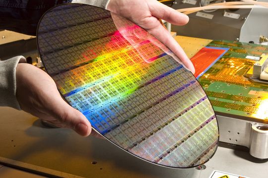 Ein fertiger 300 Millimeter Power 7 Prozessor Wafer direkt nach seiner Produktion Ein fertiger 300 Millimeter Power 7 Prozessor Wafer direkt nach seiner Produktion
