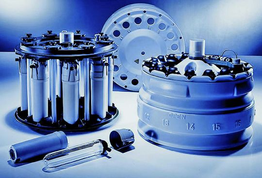Abb. 1: Die Synthos 3000 Scale-up-Rotoren für die Synthese größerer Volumina. Abb. 1: Die Synthos 3000 Scale-up-Rotoren für die Synthese größerer Volumina.
