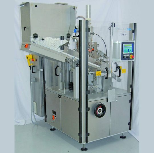 Tubenfüllmaschine TFS-15 für Formate bis 60 mm (Bild: Oystar)