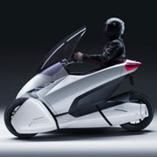 Hondas Vision eines urbanen Fahrzeugs auf drei Rädern für eine Person. Hondas Vision eines urbanen Fahrzeugs auf drei Rädern für eine Person.