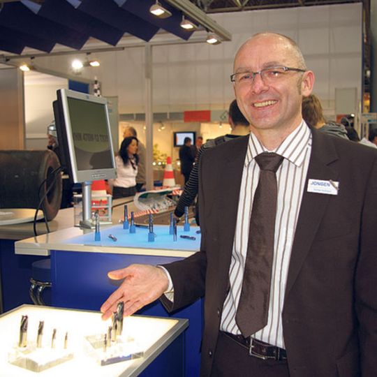 Günter Hofmann, Mitglied der Jongen-Geschäftsführung, erwartet schon für dieses Jahr gute Geschäfte mit den neuen Vollhartmetall-Schruppfräsern. Bild: Kroh Günter Hofmann, Mitglied der Jongen-Geschäftsführung, erwartet schon für dieses Jahr gute Geschäfte mit den neuen Vollhartmetall-Schruppfräsern. Bild: Kroh