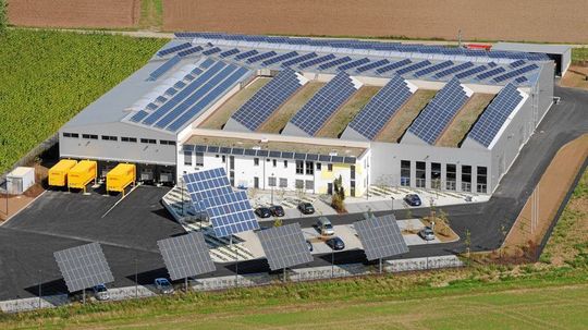 Die energieautarke Kollektorfabrik von Wagner & Co Solartechnik; Bild: Wagner & Co Cölbe Die energieautarke Kollektorfabrik von Wagner & Co Solartechnik; Bild: Wagner & Co Cölbe