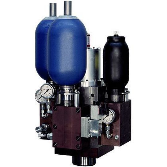 Dieser Hybridantrieb für Stanzmaschinen profitiert von den Vorteilen eines servoelektrischen Linearantriebs sowie der Leistungsdichte und Robustheit der Hydraulik. Bild: Hoerbiger Dieser Hybridantrieb für Stanzmaschinen profitiert von den Vorteilen eines servoelektrischen Linearantriebs sowie der Leistungsdichte und Robustheit der Hydraulik. Bild: Hoerbiger