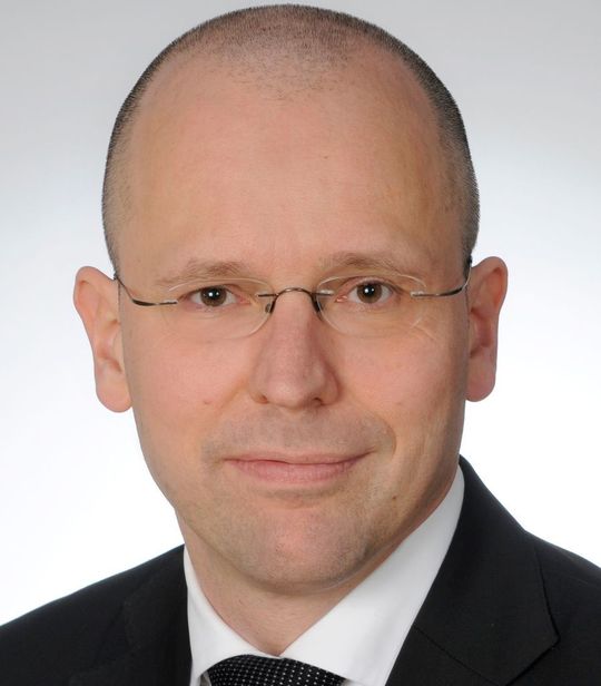 Dr. Thilo Kaltenbach hat gemeinsam mit Dr. Zun-Gon Kim die Leitung des Beratungsbereiches Pharmaindustrie und Gesundheitswesen bei A.T. Kearney für Deutschland, Österreich und die Schweiz übernommen. Dr. Thilo Kaltenbach hat gemeinsam mit Dr. Zun-Gon Kim die Leitung des Beratungsbereiches Pharmaindustrie und Gesundheitswesen bei A.T. Kearney für Deutschland, Österreich und die Schweiz übernommen.