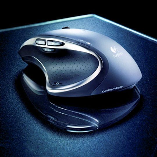 Die Logitech-Performance-Mouse MX erkennt mikroskopische Partikel und Mikrokratzer auf glatten Oberflächen anstatt diese selbst abzutasten. Bild: Logitech Die Logitech-Performance-Mouse MX erkennt mikroskopische Partikel und Mikrokratzer auf glatten Oberflächen anstatt diese selbst abzutasten. Bild: Logitech