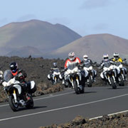Fahrererische Weltpremiere feierte die Ducati Multistrada vom 25. Februar bis 6. März auf Lanzarote. Fahrererische Weltpremiere feierte die Ducati Multistrada vom 25. Februar bis 6. März auf Lanzarote.