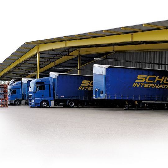 Audi-Logistikzentrum in Großmehring: Rund 90 Mitarbeiter von Schüchen kümmern sich im 3-Schicht-Betrieb täglich um die Lkw-Entladung der Audi-Teile. Audi-Logistikzentrum in Großmehring: Rund 90 Mitarbeiter von Schüchen kümmern sich im 3-Schicht-Betrieb täglich um die Lkw-Entladung der Audi-Teile.