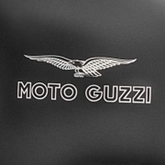 Guzzi lebt: Das war die Botschaft des Piaggio-Konzerns während der Modellpräsentation im Rom. Guzzi lebt: Das war die Botschaft des Piaggio-Konzerns während der Modellpräsentation im Rom.