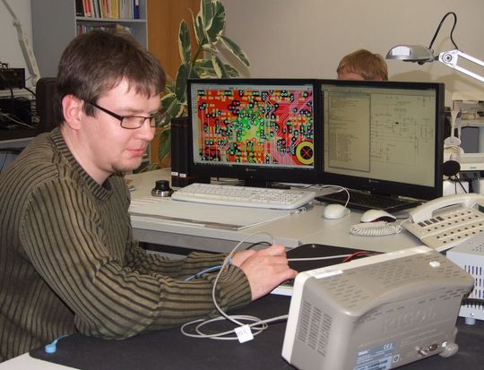 Am TQ-Systems-Standort in Chemnitz arbeiten 80 Mitarbeiter und entwickeln Hard- und Software nach Kundenanforderungen für Farbmesstechnik und Entwicklungsdienstleistungen Am TQ-Systems-Standort in Chemnitz arbeiten 80 Mitarbeiter und entwickeln Hard- und Software nach Kundenanforderungen für Farbmesstechnik und Entwicklungsdienstleistungen