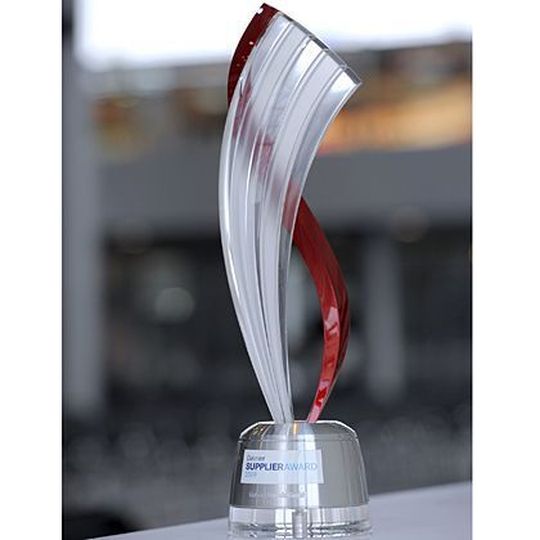 Mit dem „Daimler Supplier Award“ würdigt das Unternehmen überdurchschnittliche Leistungen, die auf Basis eines weltweit einheitlichen Bewertungssystems ermittelt werden. Bild: Daimler Mit dem „Daimler Supplier Award“ würdigt das Unternehmen überdurchschnittliche Leistungen, die auf Basis eines weltweit einheitlichen Bewertungssystems ermittelt werden. Bild: Daimler