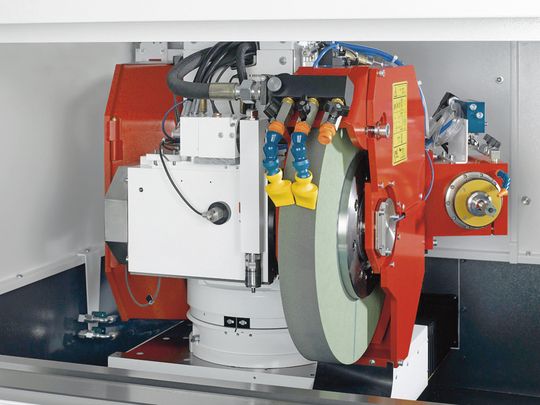 Der neue Universalkopf ist mit zwei Aussenschleifspindeln und einer Innenschleifspindel ausrüstbar. Der neue Universalkopf ist mit zwei Aussenschleifspindeln und einer Innenschleifspindel ausrüstbar.