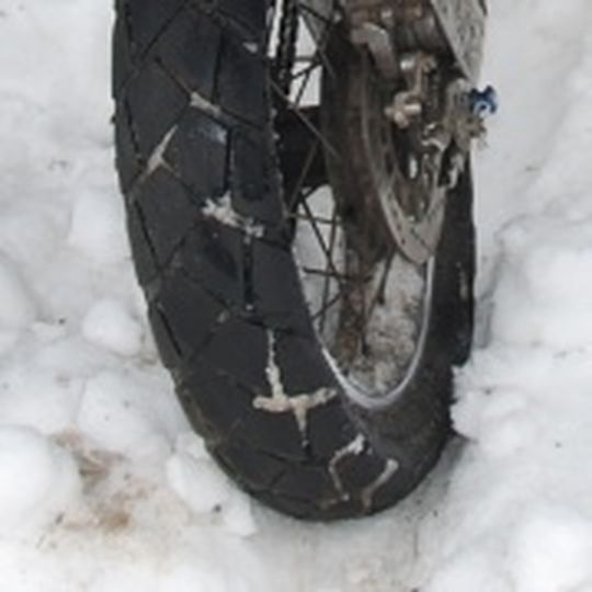 Frostige Zeiten für Motorradreifen. Der Absatz ist 2009 zweistellig gesunken. Frostige Zeiten für Motorradreifen. Der Absatz ist 2009 zweistellig gesunken.