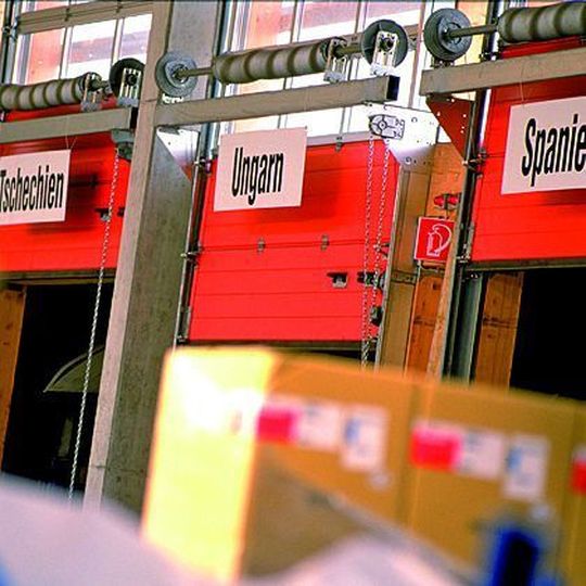 In internationalen Logistiknetzwerken sorgen Transportmanagementsysteme für die Transparenz über die realen Informations- und Warenströme. Bild: Gebr. Weiss In internationalen Logistiknetzwerken sorgen Transportmanagementsysteme für die Transparenz über die realen Informations- und Warenströme. Bild: Gebr. Weiss
