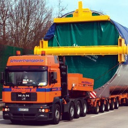 Mehr Schwergut aufs Wasser: Der Transport großer Güter erfordert entsprechende Kapazitäten und Sicherheitsmaßnahmen, die auf der Straße oft nicht zufriedenstellend gewährleistet werden können. Bild: BSK Mehr Schwergut aufs Wasser: Der Transport großer Güter erfordert entsprechende Kapazitäten und Sicherheitsmaßnahmen, die auf der Straße oft nicht zufriedenstellend gewährleistet werden können. Bild: BSK