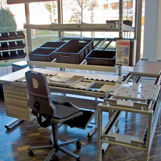 Ergonomisch gestaltete Arbeitsplätze ermöglichen ermüdungsfreies, effizientes und sicheres Arbeiten. Ergonomisch gestaltete Arbeitsplätze ermöglichen ermüdungsfreies, effizientes und sicheres Arbeiten.