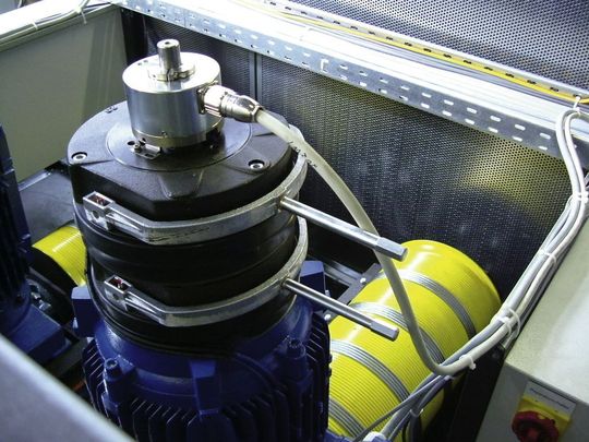 Hohlwellen-Multiturn-Absolutdrehgeber können B-seitig direkt auf die Motorwelle montiert werden Hohlwellen-Multiturn-Absolutdrehgeber können B-seitig direkt auf die Motorwelle montiert werden