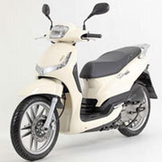 Scooter-Gezwitscher: der neue Peugeot-Großradroller Tweet. Scooter-Gezwitscher: der neue Peugeot-Großradroller Tweet.
