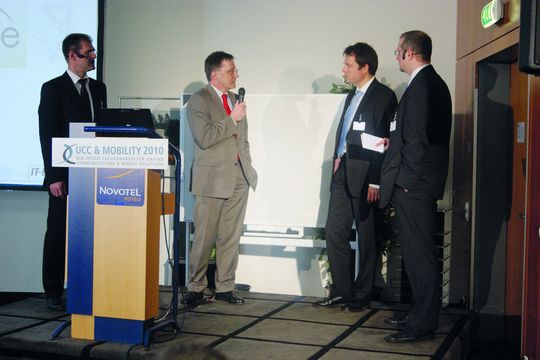 Die vier Keynotespeaker in der Diskussion. Die vier Keynotespeaker in der Diskussion.