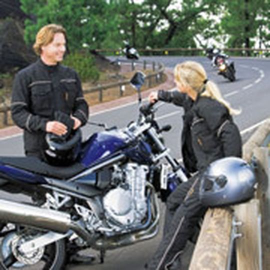 Immer richtig angezogen: Biker sollten niemals ohne den richtigen Schutz unterwegs sein. Immer richtig angezogen: Biker sollten niemals ohne den richtigen Schutz unterwegs sein.