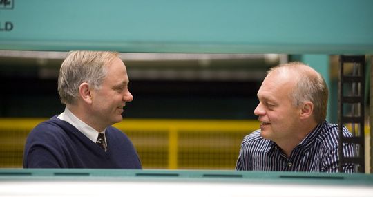 Zufrieden mit der gemeinsam realisierten Antriebslösung: Peter Menzel und Helmuth Gossler (von links) Zufrieden mit der gemeinsam realisierten Antriebslösung: Peter Menzel und Helmuth Gossler (von links)