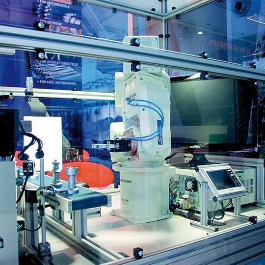 Robotergestützte Messzellen sind eine Alternative zu maßgeschneiderten Mess- und Prüfvorrichtungen, weil sich Änderungen im Prüfprozess einfach umsetzen lassen. Bild: OPW Robotergestützte Messzellen sind eine Alternative zu maßgeschneiderten Mess- und Prüfvorrichtungen, weil sich Änderungen im Prüfprozess einfach umsetzen lassen. Bild: OPW