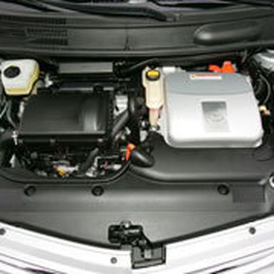 Arbeiten an Hybridmotoren erfordern besondere Kenntnisse. Arbeiten an Hybridmotoren erfordern besondere Kenntnisse.