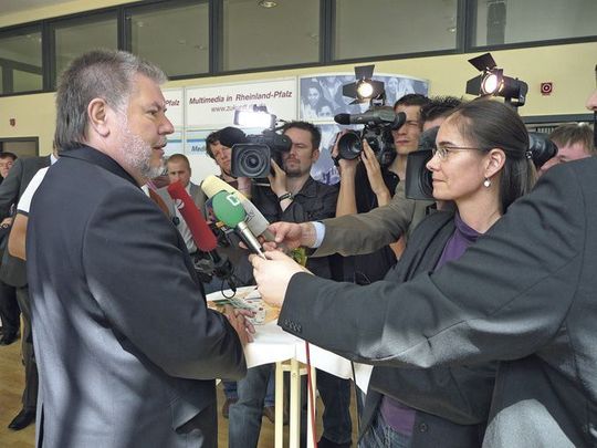 Ministerpräsident Kurt Beck eröffnet den Multimediakongress des Landes Rheinland-Pfalz Ministerpräsident Kurt Beck eröffnet den Multimediakongress des Landes Rheinland-Pfalz