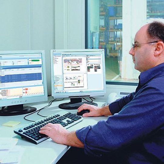 Außer den beiden bestehenden Feature Sets „Order Data“ und „Machine Data“ stellt MPDV erstmals die neuen Feature Sets „Process Data“ sowie „Tool/Ressource-Management“ vor. Bild: MPDV Außer den beiden bestehenden Feature Sets „Order Data“ und „Machine Data“ stellt MPDV erstmals die neuen Feature Sets „Process Data“ sowie „Tool/Ressource-Management“ vor. Bild: MPDV