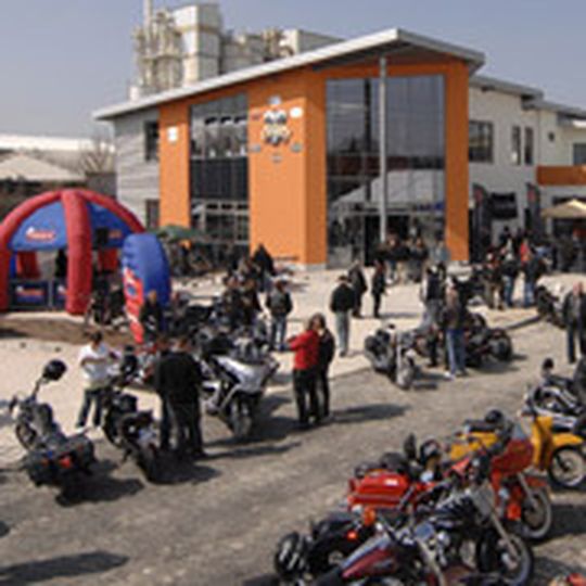 Am Wochenende vom 16. bis 18. April 2010 eröffnete in Garching bei München die Motorcycle Factory. Am Wochenende vom 16. bis 18. April 2010 eröffnete in Garching bei München die Motorcycle Factory.