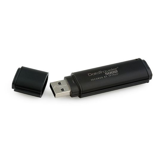 Der Kingston Data Traveler ist auch gut gegen Umwelteinflüsse geschützt: Das rostfreie, mit Titan beschichtete Edelstahlgehäuse ist bis zu 1,20 Meter wasserdicht. Der Kingston Data Traveler ist auch gut gegen Umwelteinflüsse geschützt: Das rostfreie, mit Titan beschichtete Edelstahlgehäuse ist bis zu 1,20 Meter wasserdicht.