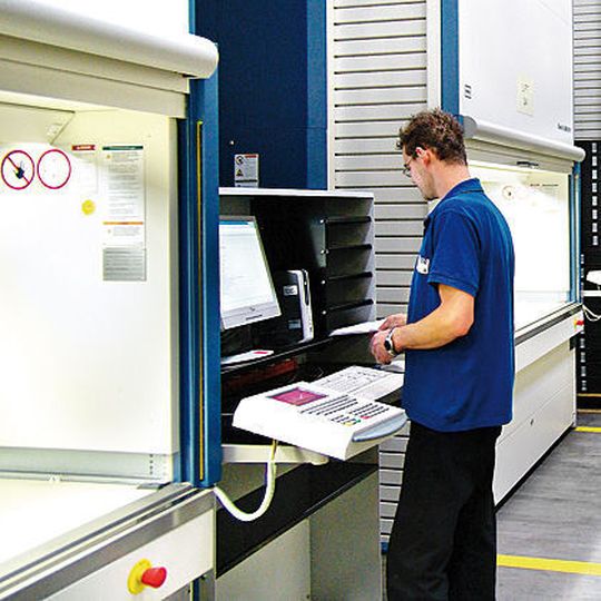 Komplette Bearbeitungslösungen im Bereich des Stahl- und Komponentenbaus erfordern ein zuverlässiges, transparentes und schnelles Lagerkonzept, wie es zum Beispiel mithilfe von Liftsystemen realisiert werden kann. Bild: Knehr Komplette Bearbeitungslösungen im Bereich des Stahl- und Komponentenbaus erfordern ein zuverlässiges, transparentes und schnelles Lagerkonzept, wie es zum Beispiel mithilfe von Liftsystemen realisiert werden kann. Bild: Knehr