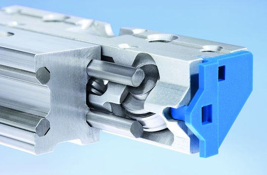 Das Funktionsprinzip im Detail. Geschliffene Stahllaufbahnen werden in Aluminiumschienen integriert, groß dimensionierte Laufrollen stützen sich darauf ab. Bilder: Franke Das Funktionsprinzip im Detail. Geschliffene Stahllaufbahnen werden in Aluminiumschienen integriert, groß dimensionierte Laufrollen stützen sich darauf ab. Bilder: Franke