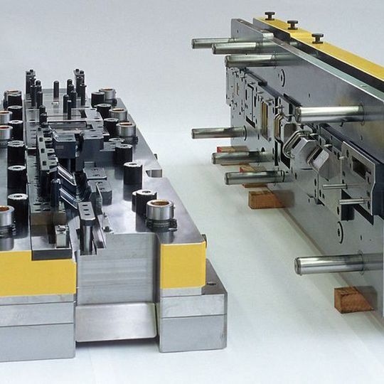 Gebaut werden von Technoplus Tiefziehwerkzeuge, Folgeverbundwerkzeuge, Transferwerkzeuge, Handeinlegewerkzeuge und Ausklinkwerkzeuge. Bild: Technoplus Gebaut werden von Technoplus Tiefziehwerkzeuge, Folgeverbundwerkzeuge, Transferwerkzeuge, Handeinlegewerkzeuge und Ausklinkwerkzeuge. Bild: Technoplus