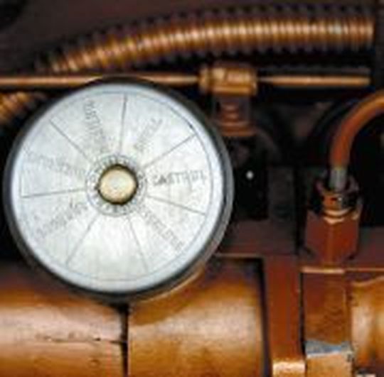 Vor allem Oldtimerbesitzer haben die Qual der Wahl, wenn es um den Griff zum richtigen Schmierstoff geht. Foto: Archiv Vor allem Oldtimerbesitzer haben die Qual der Wahl, wenn es um den Griff zum richtigen Schmierstoff geht. Foto: Archiv