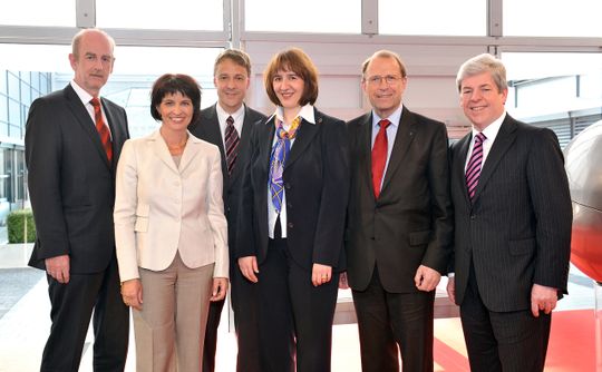 VIP- Sextett: Peter Leupp, Doris Leuthard, Bernhard Eschermann, Jasmin Staiblin, Peter Beyeler, Peter Smits (v.l.) VIP- Sextett: Peter Leupp, Doris Leuthard, Bernhard Eschermann, Jasmin Staiblin, Peter Beyeler, Peter Smits (v.l.)