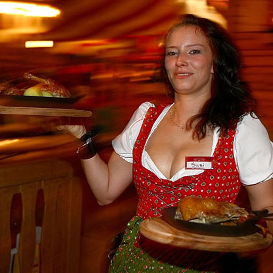 Die Rabatte der AMB gelten für Bier und Brathähnchen. Bild: In Stuttgart Die Rabatte der AMB gelten für Bier und Brathähnchen. Bild: In Stuttgart